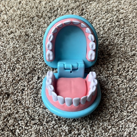 Melissa and Doug dental kit - Picture 10 of 16